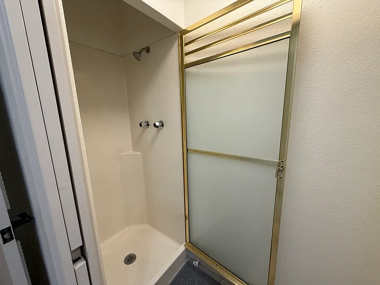 1002 S Glenwood Blvd — Photo 12