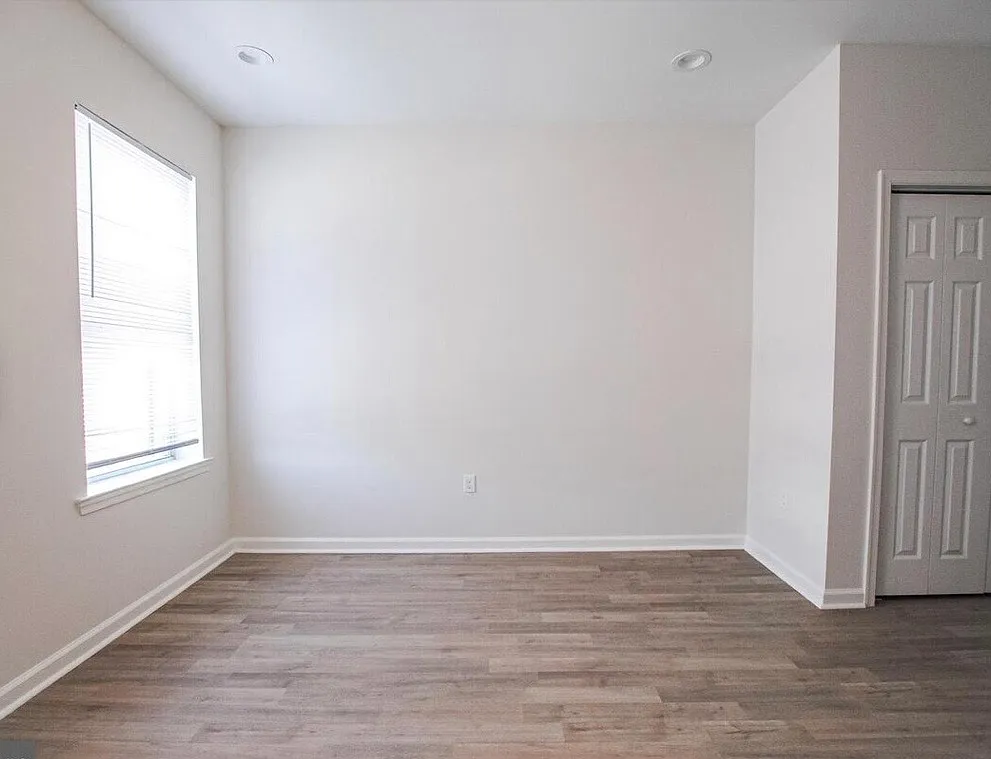 2 bed, 2.5 bath, 880 sqft, $1,700 — Photo 3