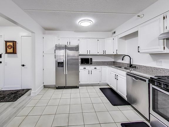 4th image of 2020 Saint Regis Dr APT 208