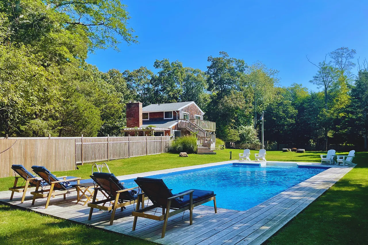 Hamptons Retreat w/ Heated Pool+Private Gym, 3min to beach — Photo 1