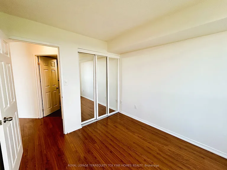 5 Concorde Pl #1810 — Photo 11