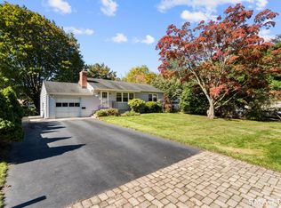 12 Palmer Woods Cir, Branford, CT 06405