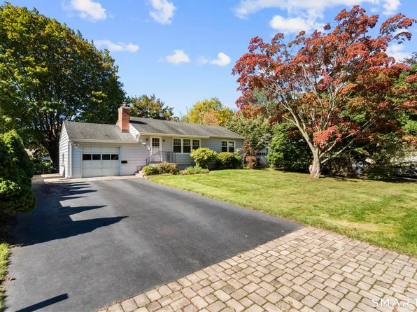 12 Palmer Woods Circle, Branford, CT 06405