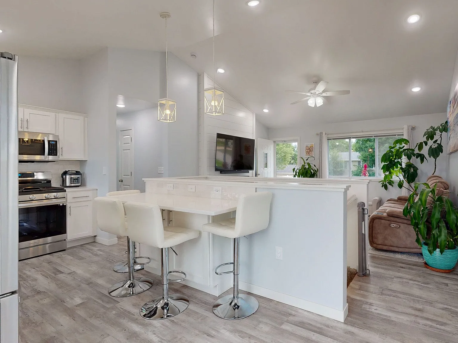 3 bed, 1589 sqft, $1,950 — Photo 4