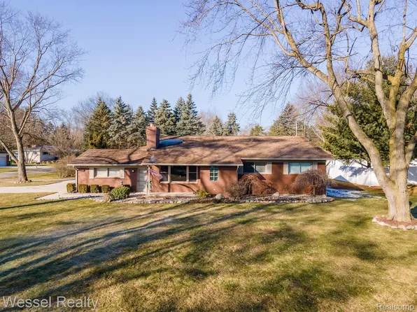 64129 Windsor Dr, Washington, MI 48095