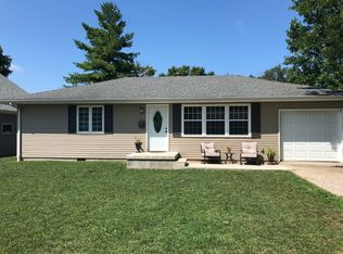 223 S Elm St, Arthur, IL 61911