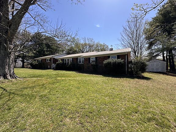 3rd image of 2619 Shelbyville Rd