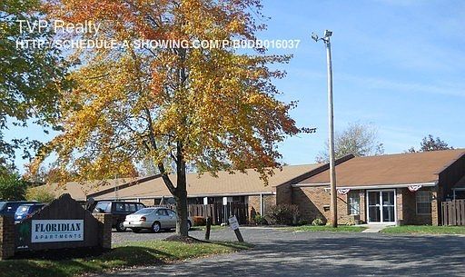 1st image of 128R Fox Hill Ln