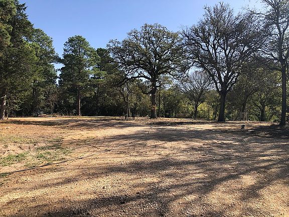 5th image of 185 Cynthia Dr