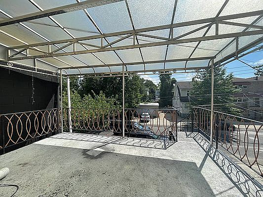 4th image of 1281 E 223rd St #1
