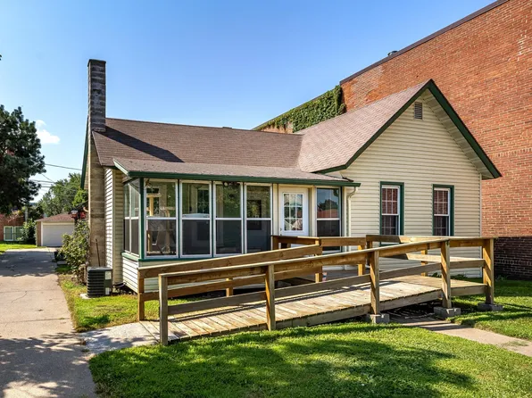 681 W 5th St, Winona, MN 55987