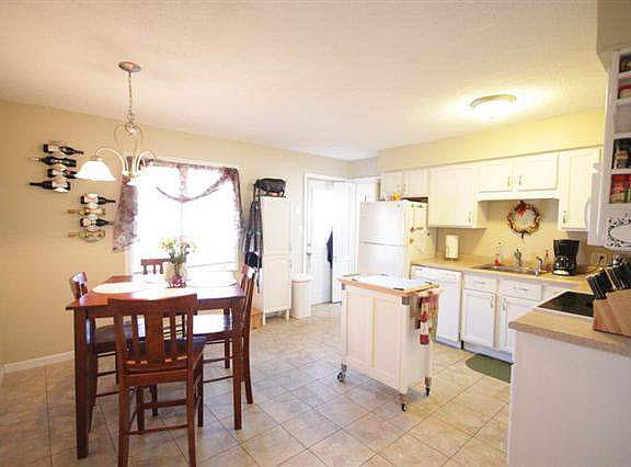 3rd image of 23083 Gardena Pl
