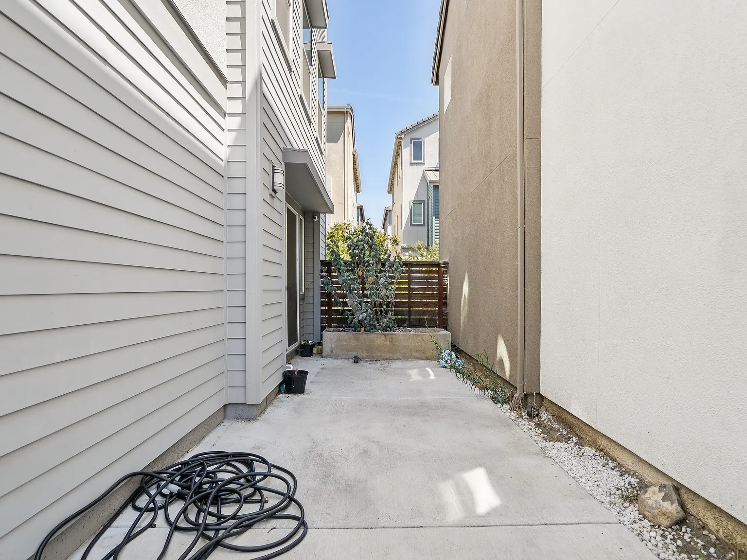 4 bed, 3090 sqft, $5,990 — Photo 1