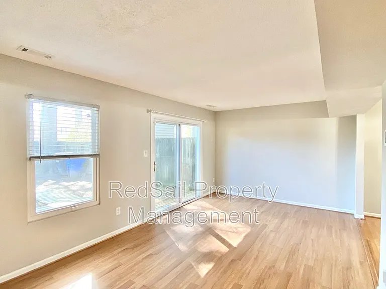 1114 Clear Springs Rd — Photo 9