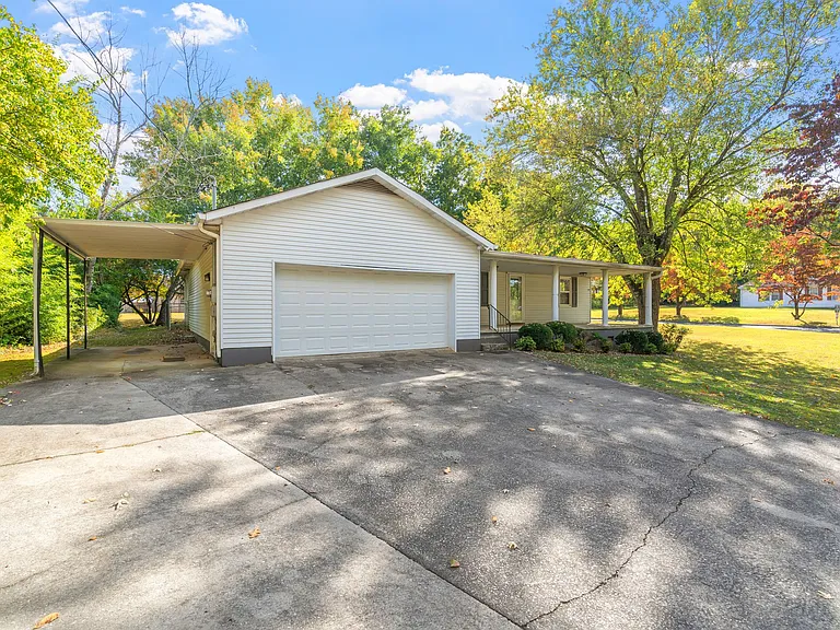 6006 Fayette Ln — Photo 2