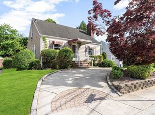 1 Foster Ave, Valley Stream, NY 11580