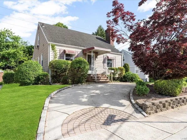 1 Foster Avenue, Valley Stream, NY 11580