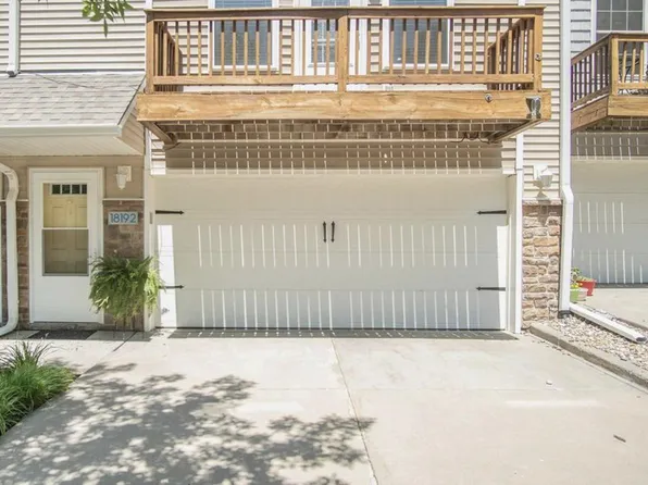 18192 Hayes Ct, Omaha, NE 68135