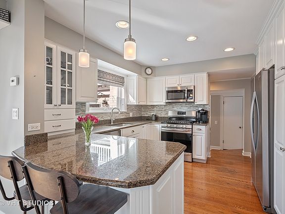 3rd image of 1114 Briarwood Ln