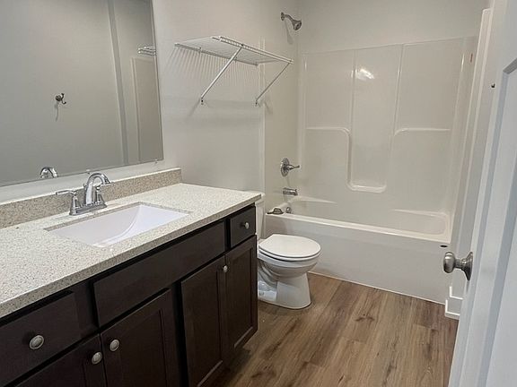 2nd image of 3212 Babylon Rd