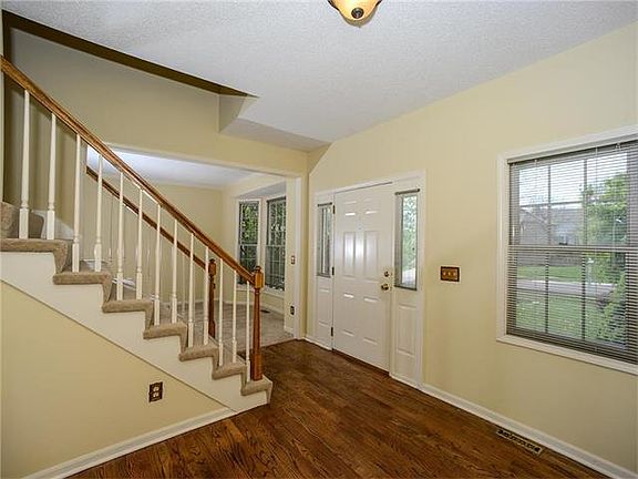 4th image of 15517 Beverly Ct