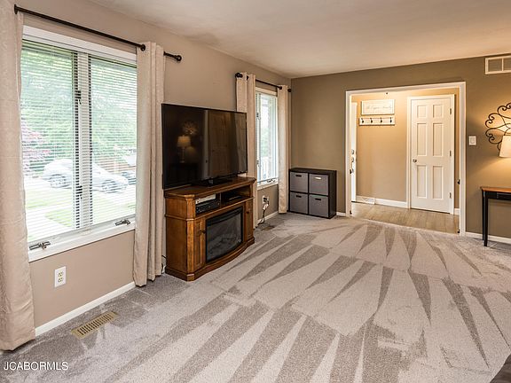 4th image of 1417 Inglenook Dr