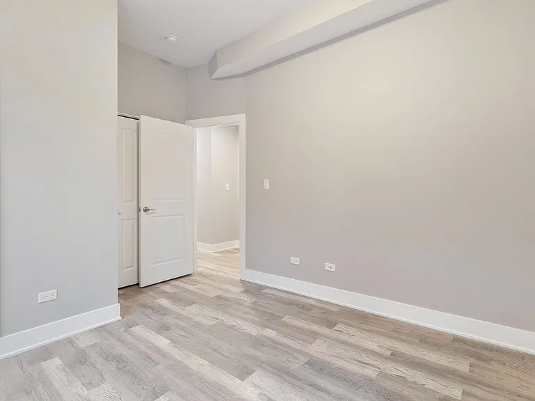 2053 W Iowa St #2051-1A — Photo 5