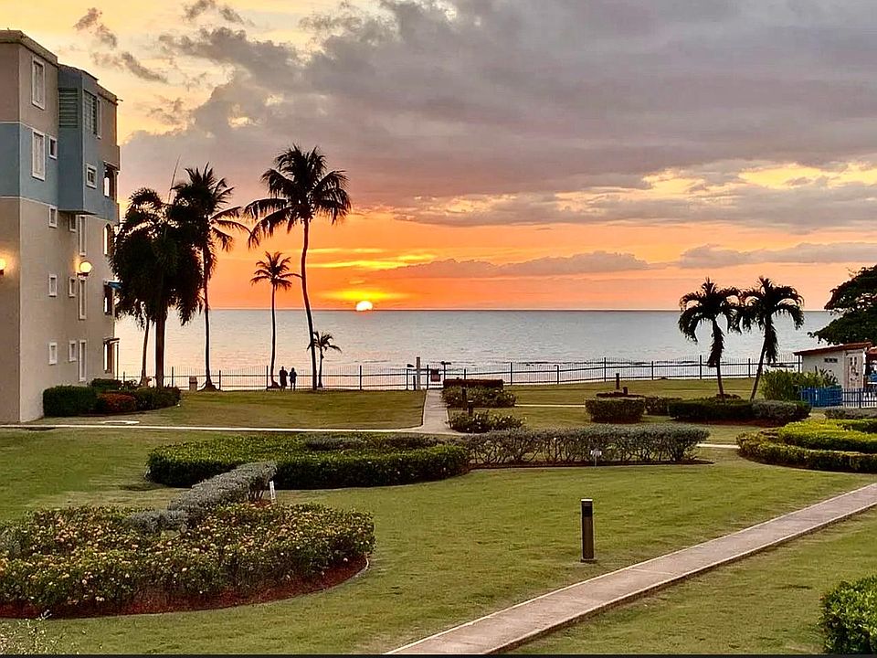 Ocean view from the balcony during sunset.