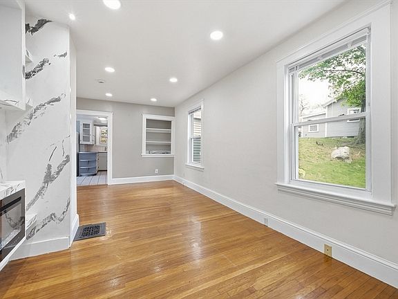5th image of 300 Lynn St