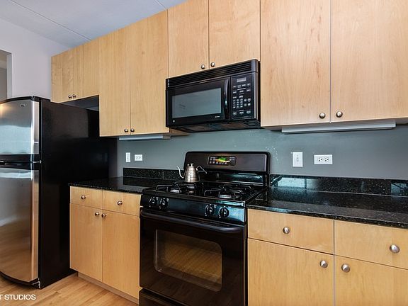 4th image of 900 Chicago Ave Unit 612
