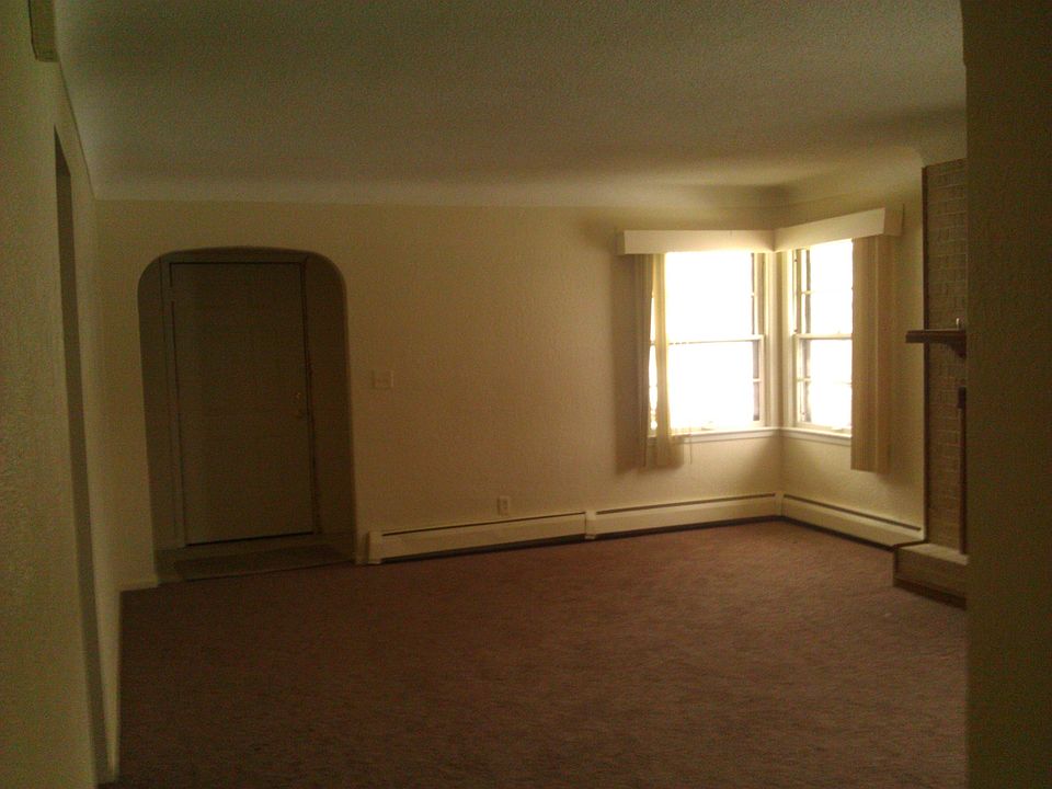1st image of 115 10th Ave