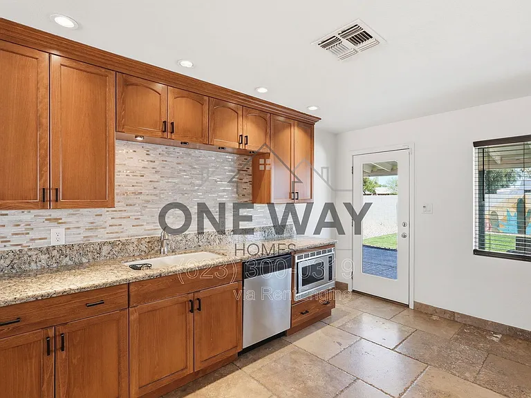 8702 E Sheridan St — Photo 9