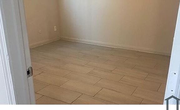 3rd image of 1934 W Florence Ave APT 8