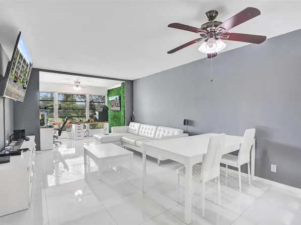 9235 Lagoon Place #207, Davie, FL 33324