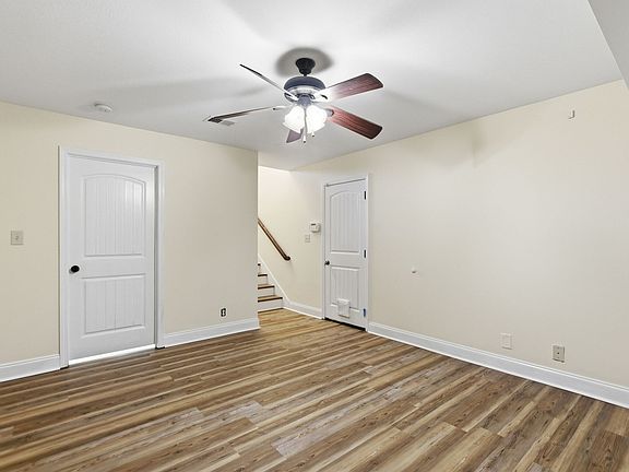 5th image of 1011 Sunrise Dr