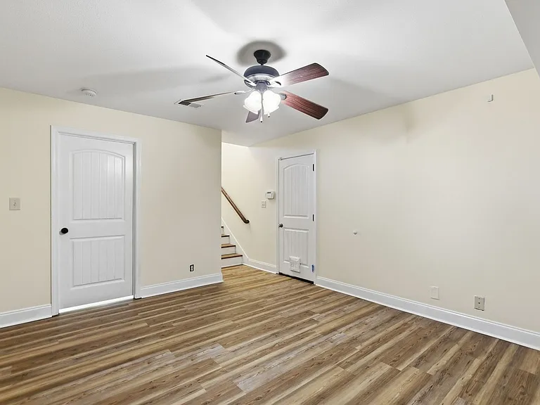 1011 Sunrise Dr — Photo 5