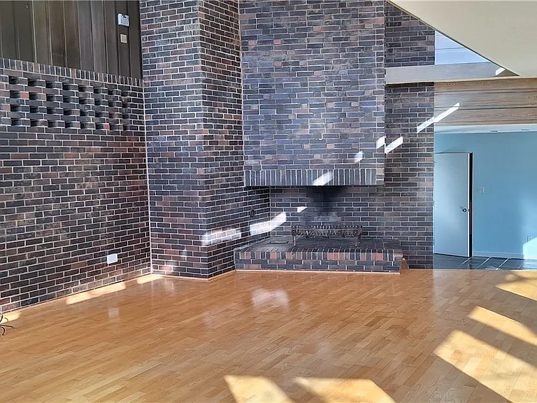 90 E Woodland Rd — Photo 8
