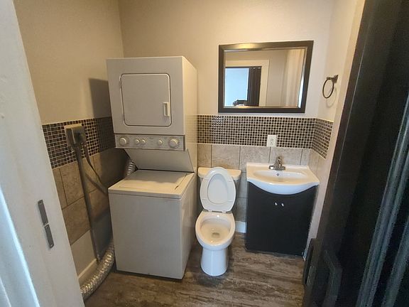 5th image of 1605 E Glenn Ave