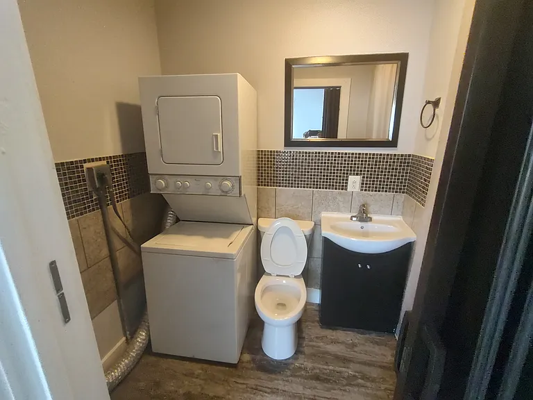 1605 E Glenn Ave — Photo 5