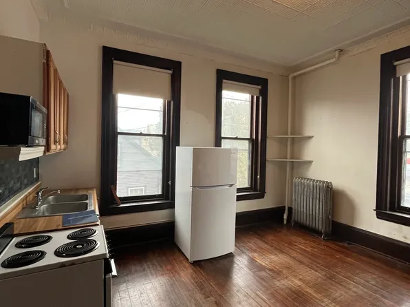 182 Pearl St APT 7, Burlington, VT 05401