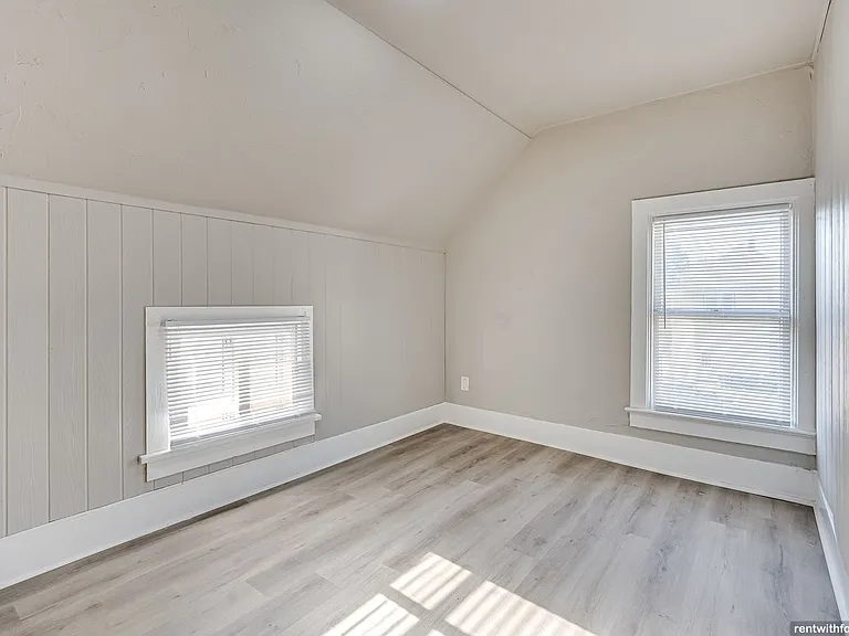 803 N. Broadway — Photo 9