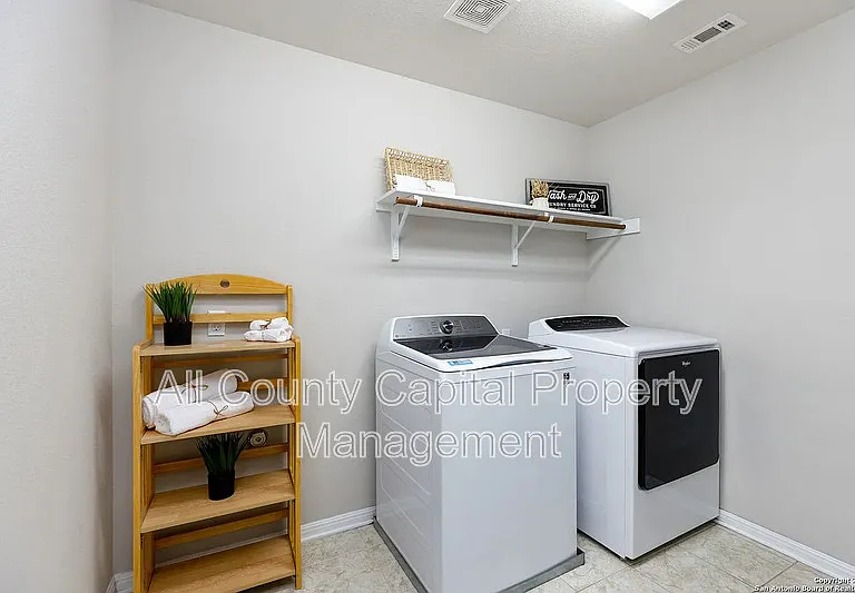 241 Silver Maple Dr — Photo 16