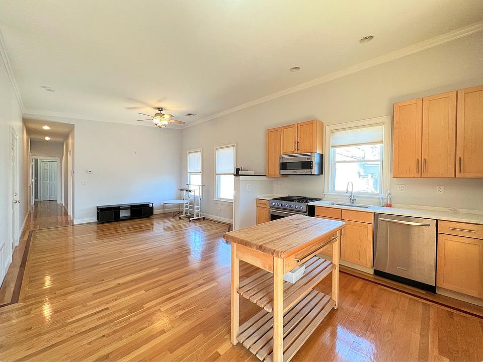 1st image of 614 Dorchester Ave #3