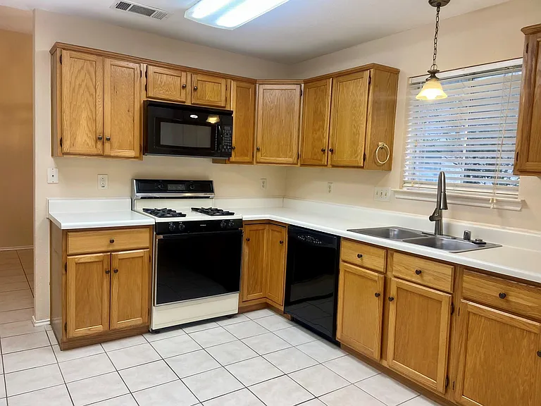 1411 Rivercrest Blvd — Photo 5