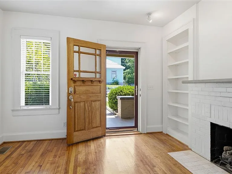 927 Park Ave SE — Photo 4