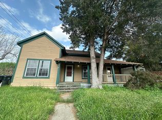 512 N Helena St, Runge, TX 78151