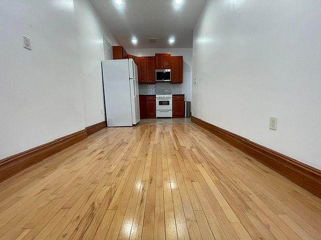 1st image of 338 8th St APT 3R