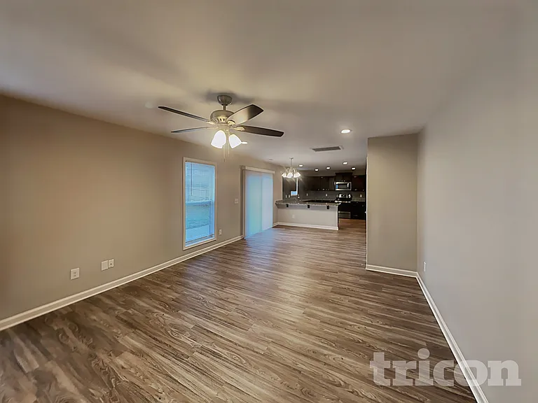 919 Dovefield Ln — Photo 2