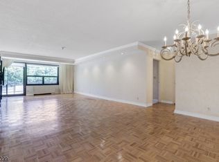 2 Claridge Dr APT 1EW, Verona, NJ 07044