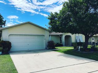226 Cinnamon Lake Cir, Melbourne, FL 32901